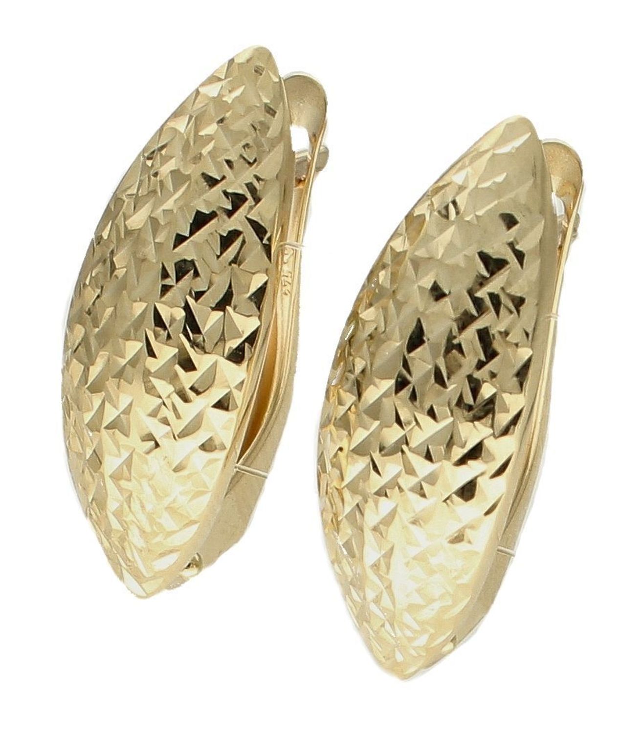 Złote kolczyki damskie 375 z ozdobnym grawerowaniem KL 2575 375.  Złoto, to kruszec od wieków symbolizujący luksus, doskonałość i ponadczasowość. Kolczyki to dodatek idealny dla kobiet w każdym wieku. Delikatne, a przy tym eleganckie.jpg